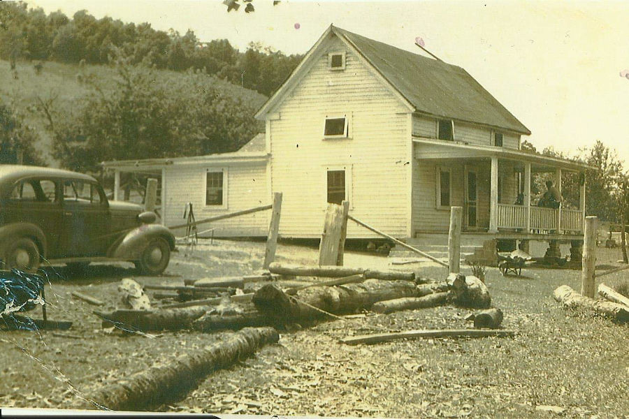 Alfred and Ina Dean's home on Chicken House Road near Watoga State Park, circa 1930s. Photographer unknown.